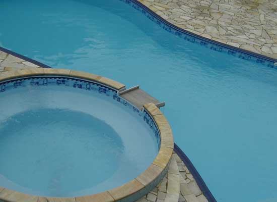 Piscinas de Vinil e Alvenaria